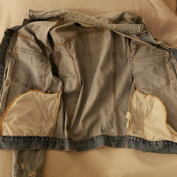 Forever 21 Mens Distressed Denim Jacket Size Large - Picture 4 of 4